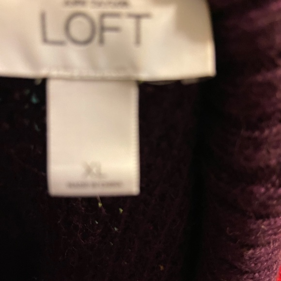 Loft Women’s Pullover Sweater - Picture 4 of 4